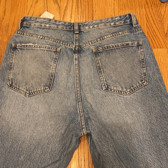 Zara Distressed Mom/Dad Jean - Picture 9 of 9